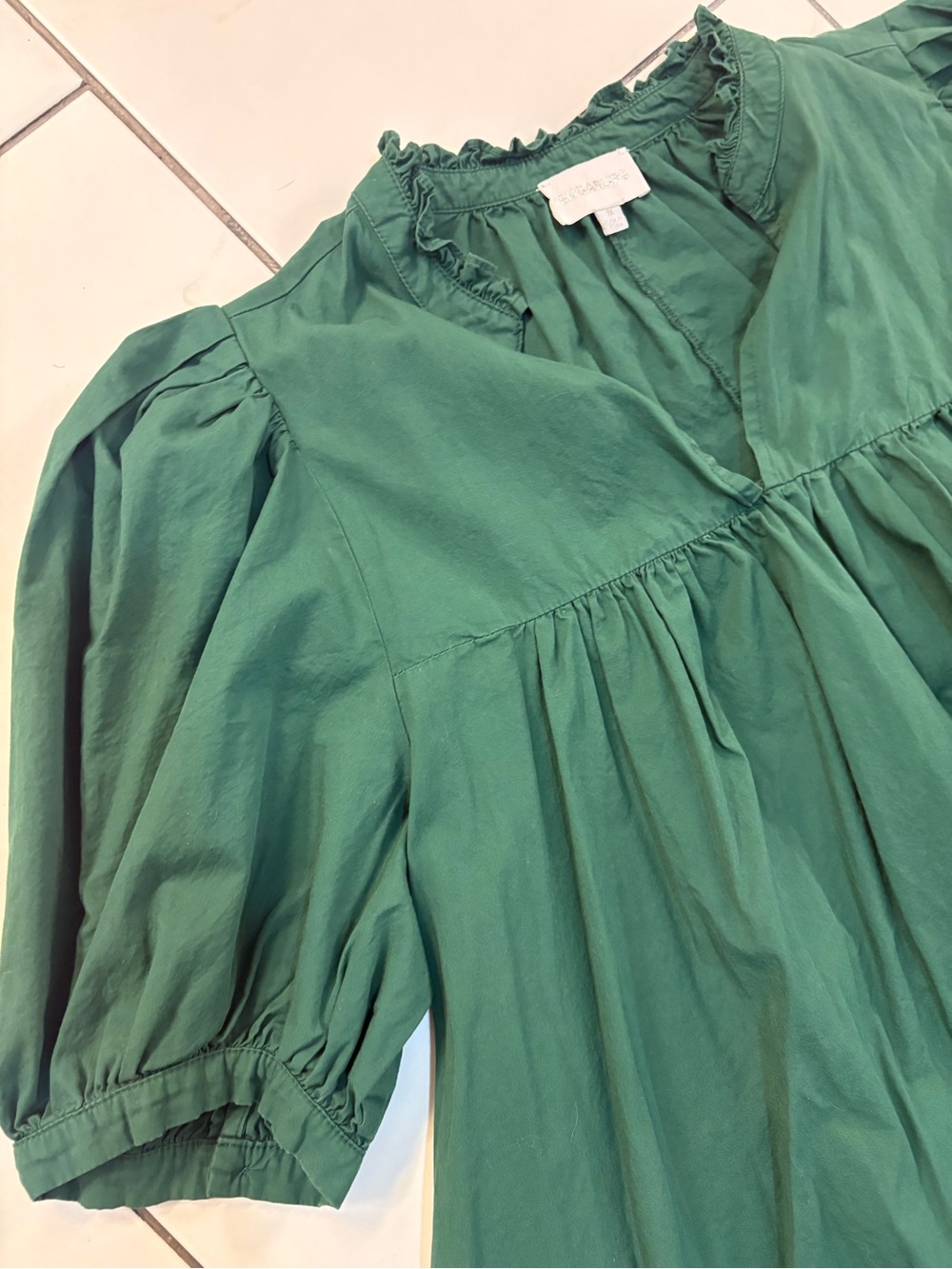 Women’s Emerald Green Puff-Sleeve Dress - Picture 3 of 3